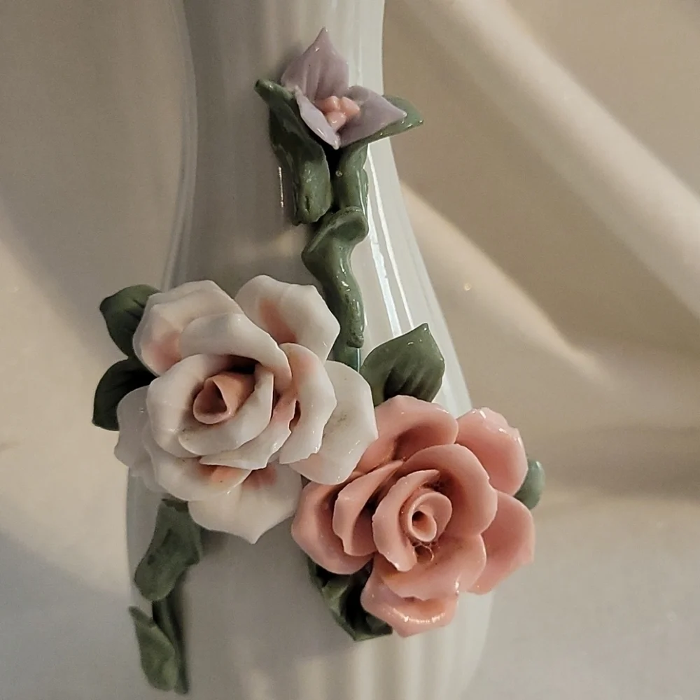 VTG 1960s-1970s Porcelain Raised Rose Bud Regency Shabby Chic Vase